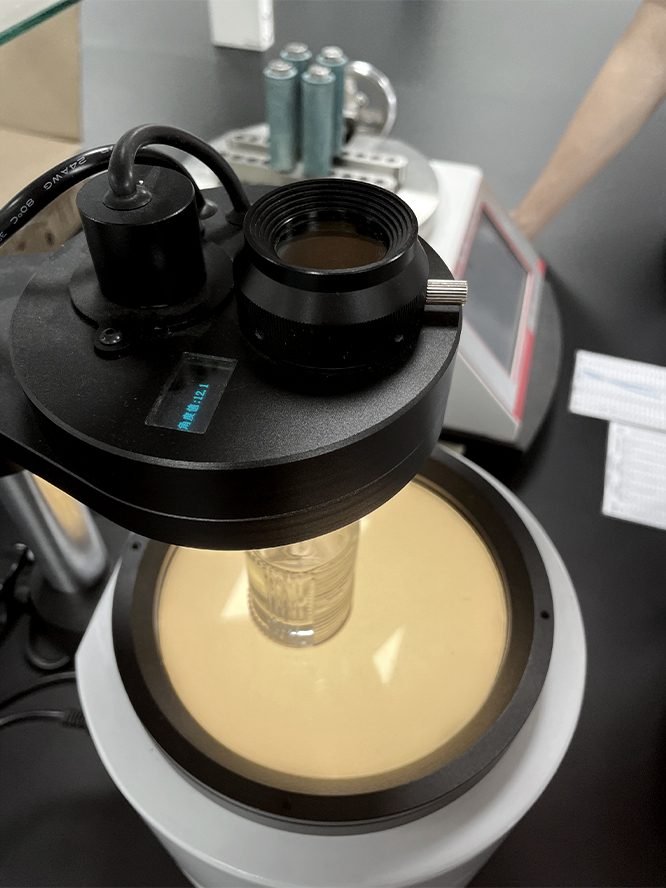 Optical inspection of a glass bottle